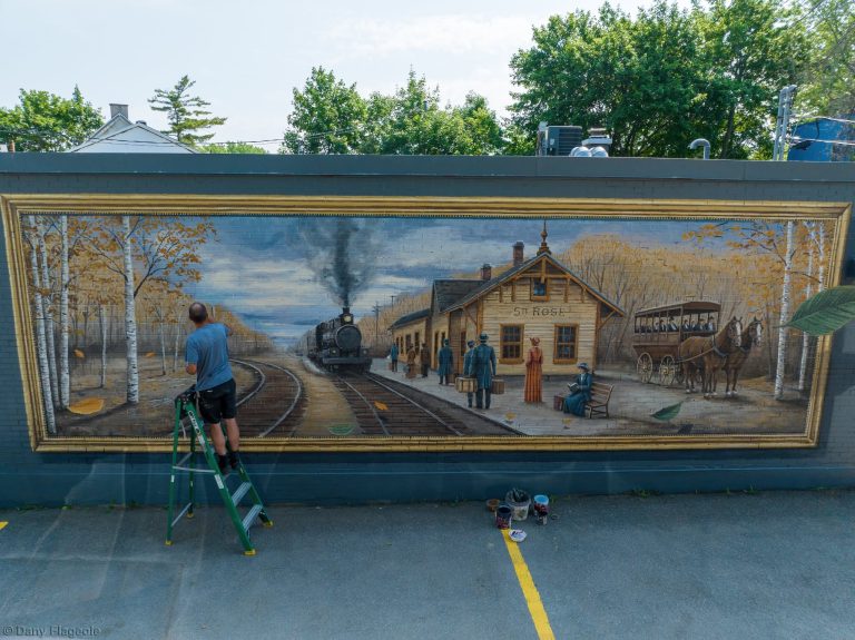 Une nouvelle murale pour Sainte-Rose Olivier Gaudette, peintre de Fabreville, a réalisé plusieurs œuvres d’art public sur l’île Jésus, dont les deux fresques historiques du Vieux-Sainte-Rose. (Photo gracieuseté - Dany Flageole)