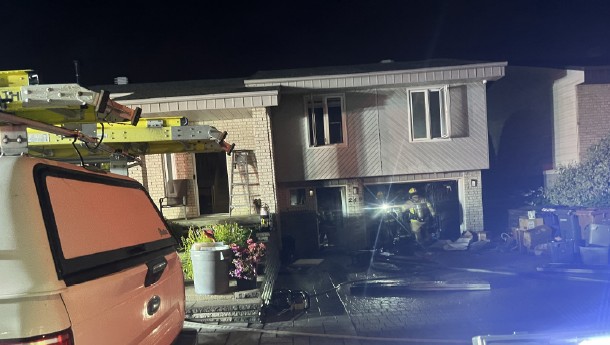 Famille de Laval à la rue après un autre feu de cuisinière Les pompiers de Laval n’ont mis qu’une demi-heure pour maîtriser cet autre feu de cuisinière survenu, cette fois, rue de Bohême, dans Auteuil, le samedi 18 juillet. (Photo gracieuseté)