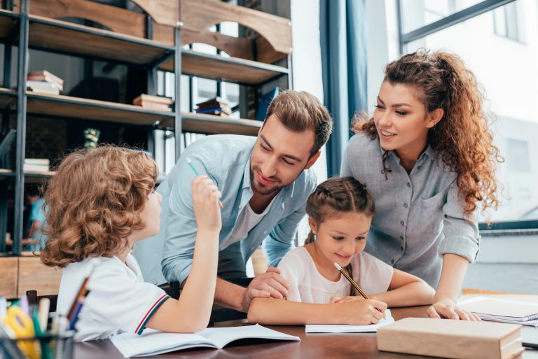 Chaque famille du Canada peut recevoir de 6883$ à 8157$ par enfant Dès juillet 2026, une famille du Canada peut recevoir l'Allocation canadienne pour enfants, qui vient d’être augmenté, selon certaines conditions. (Photo gracieuseté – Depositphotos)