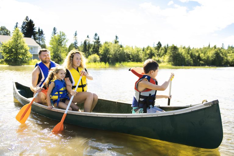 La sécurité nautique dans le viseur des policiers ce week-end De nombreux services de police du Québec seront aux particulièrement aguets en matière de sécurité nautiques ces prochains jours partout dans la Belle Province. (Photo gracieuseté – Depositphotos)