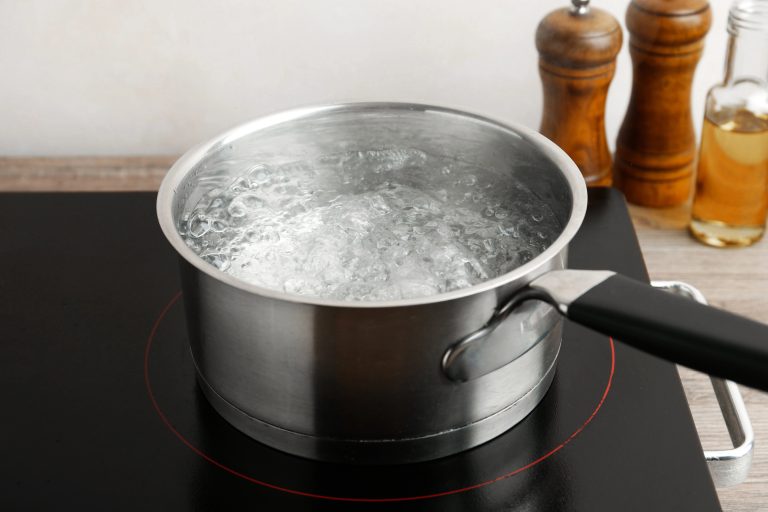 Avis d’ébullition ou interruption d’eau dans cinq quartiers de Laval En ce moment des avis d’interruption ou d’ébullition d’eau ont été émis à Laval dans certains coins de Laval-Ouest, Duvernay, Saint-Vincent-de-Paul, Saint-François et du Domaine Renaud. (Photo gracieuseté - Depositphotos)