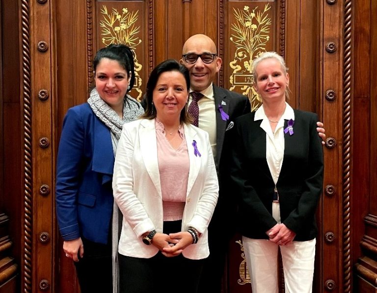 1,2 G$ investi à Laval dans le présent mandat, soutient la CAQ Le député de Saint-Rose et ministre régional, Christopher Skeete, entouré de ses collègues du caucus caquiste de Laval: Céline Haytayan (Laval-des-Rapides), Alice Abou-Khalil (Fabre) et Valérie Schmaltz (Vimont).