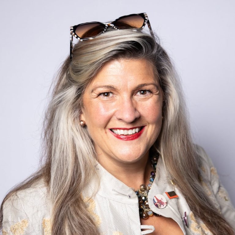 Caroline De Guire fait le saut en politique, elle qui briguera les suffrages dans Laval-des-Rapides sous la bannière libérale.