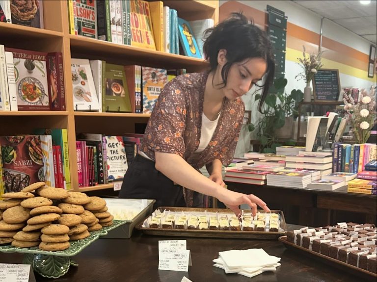 Tatyana Abouzeid a régalé ses convives lors du lancement de son livre. (Photo gracieuseté Facebook Pâtisserie Béline)