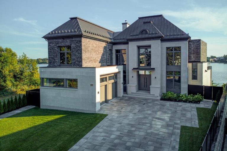 10 maisons de luxe en vente à plus de 3 M$ à Laval Maison en vente située au 324, rue des Anémones, à Laval. (Capture d'écran - Centris)