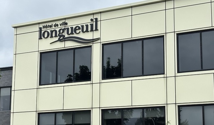 La Ville de Longueuil embauche un cadre suspendu à Laval Le nouveau directeur des finances et trésorier à la Ville de Longueuil, Rémi Dubois, a été suspendu par la Ville de Laval au printemps dernier. (Photo: Le Courrier du Sud – Sylvain Daignault)
