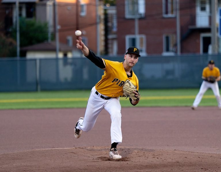 Une saison en deux temps pour les Pirates de Laval Les Pirates ont terminé au deuxième rang de la division Ouest de la LBJEQ, derrière le Royal de Repentigny et devant les Bisons de Saint-Eustache. (Photo gracieuseté – Trystan Vallerand)