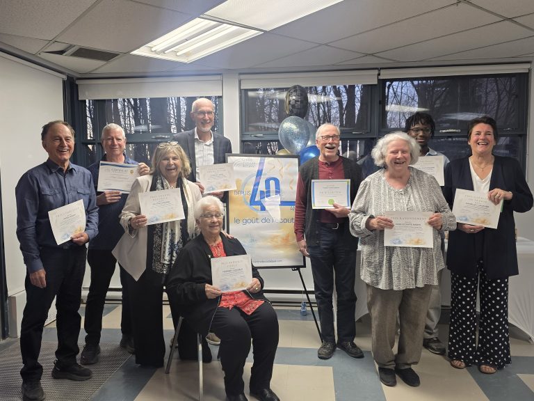 De nombreux bénévoles piliers du Centre d’écoute de Laval ont été honorés à l’occasion d’une soirée de reconnaissance, ce printemps. (Photo 2M.Media – Corinne Prince)