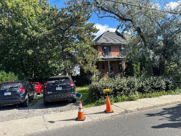 Personne blessée dans un feu causé par une sécheuse à Laval Les pompiers de Laval n’auront mis qu’une vingtaine de minutes à maîtriser ce feu survenu dans Saint-Vincent-de-Paul, le samedi 29 août, et dont l’origine est un court-circuit électrique d’une sécheuse. (Photo gracieuseté)