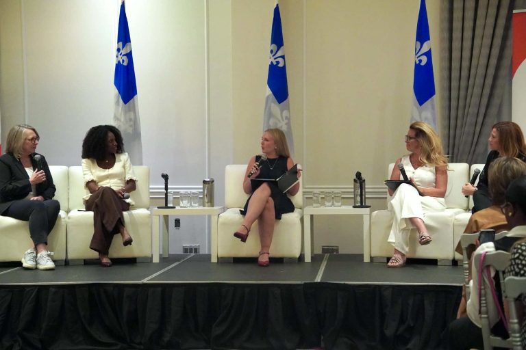 Cinq femmes politiques inspirent la relève à Laval Dans l’ordre habituel: Christine St-Pierre, députée de l’Acadie de 2007 à 2022, Madwa-Nika Cadet, députée de Bourassa-Sauvé, Charlie Bourdages, présidente de la Commission-Jeunesse du PLQ, Nancy Labbé, candidate pour la circonscription de Beauce-Sud, et Valérie Renaud-Martin, candidate dans Trois-Rivières. (Photo gracieuseté)