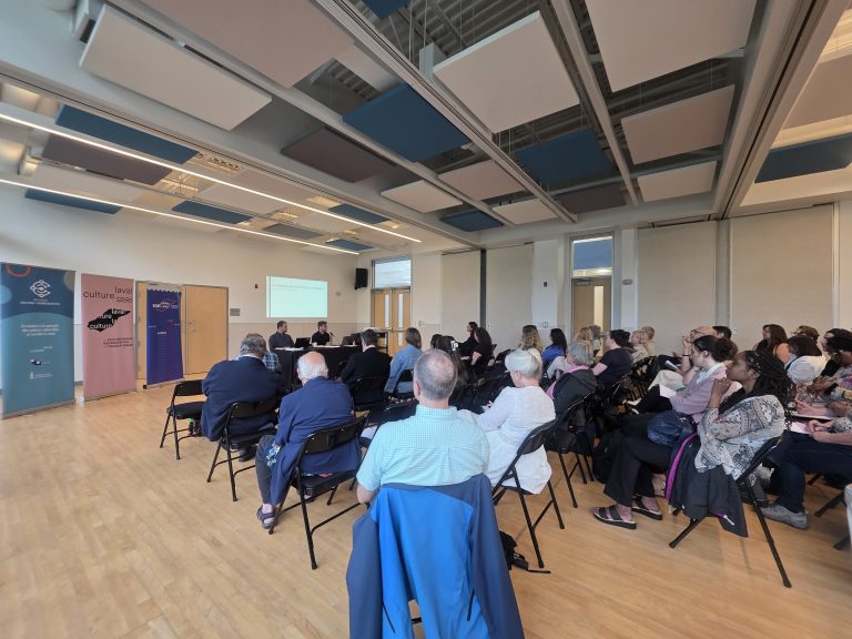 Le milieu culturel demande un Conseil des arts de Laval Environ une cinquantaine d’artistes et de travailleurs culturels ont pris position en faveur de la création d’un Conseil des arts à Laval. (Photo 2M.Media – Corinne Prince)