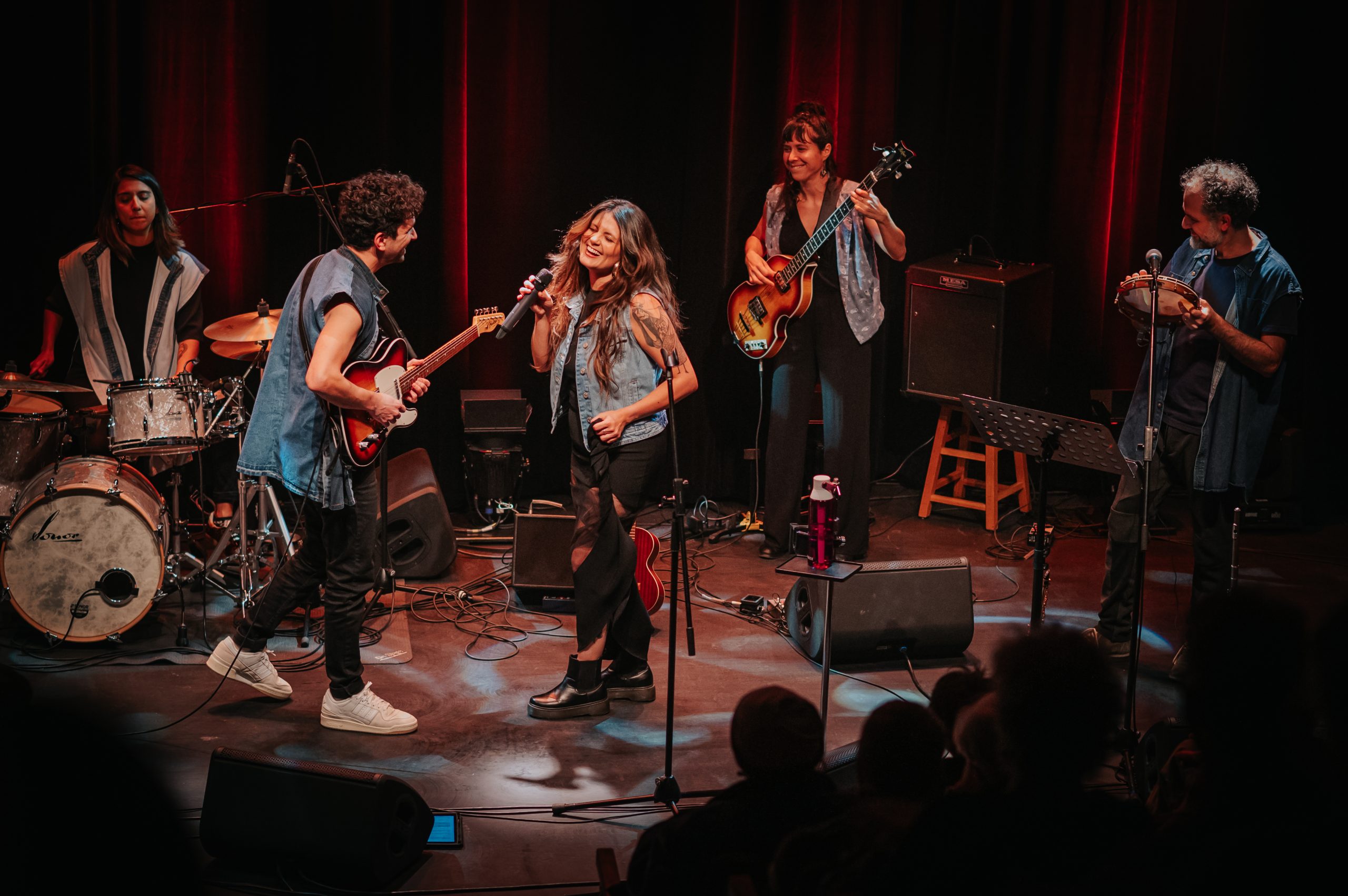 Bianca Rocha et Galamba en spectacle. (Photo gracieuseté – Thaissa Duarte Photographie)