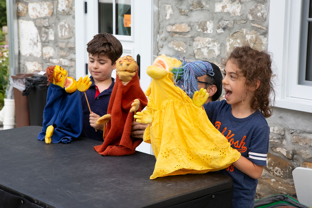 Plusieurs partenaires culturels se sont joints à la Ville de Laval pour célébrer l’ouverture de la maison Marcel-Saint-Pierre. (Photo gracieuseté - Liv-Mann Tremblay)