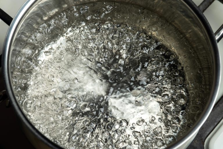 Avis d’ébullition ou interruption d’eau dans trois autres quartiers de Laval En ce moment des avis d’interruption ou d’ébullition d’eau ont été émis à Laval dans certains coins de Vimont, Sainte-Dorothée, Pont-Viau et Laval-des-Rapides. (Photo gracieuseté - Depositphotos)