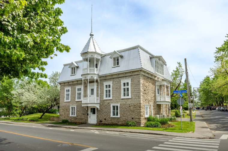 Maison Jacynthe débourse 1,7 M$ pour une maison patrimoniale de Laval La maison Papineau-Cléroux sera l’adresse lavalloise de la boutique Maison Jacynthe. (Photo gracieuseté – Sotheby’s Realty)