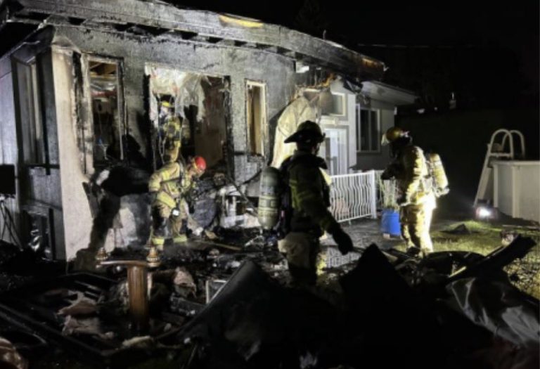 Une maison ravagée par les flammes à Duvernay Au total, ce sont 26 pompiers et 7 unités du Service de sécurité incendie de Laval qui ont été dépêchés sur les lieux afin de maîtriser le feu. Le Service de police de Laval était également présent afin d'établir un périmètre de sécurité sur la rue de Maskinongé. (Photo gracieuseté - Association des pompiers de Laval)