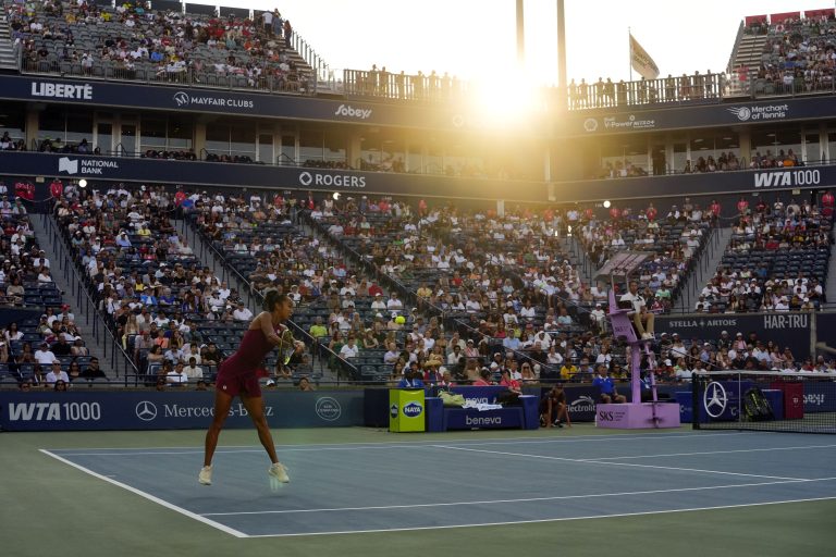 Fernandez éliminée par Osaka à l’Omnium Banque Nationale Leylah Annie Fernandez lors de son match de deuxième tour à l'Omnium Banque Nationale 2026. (Photo gracieuseté - Tennis Canada / Mark Blinch de Wick Photography)
