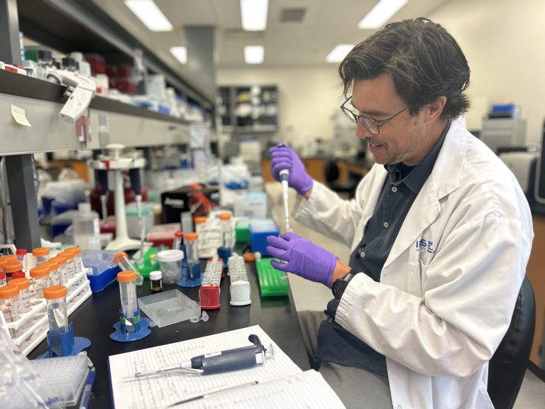L’INRS au sommet des palmarès nationaux pour l’intensité de recherche Les étudiants de l’INRS ont un accès privilégié au corps professoral et à des installations de qualité afin de mener à terme leurs recherches. (Photo gracieuseté - INRS)