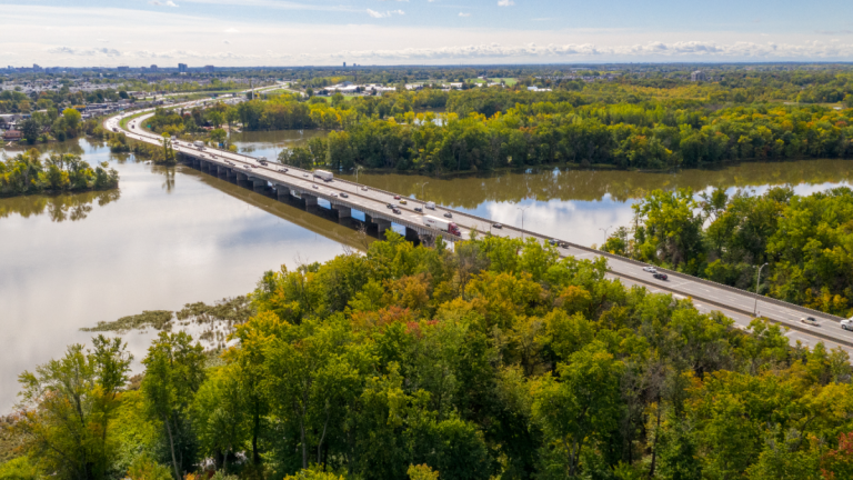 Fermetures ce week-end sur l’A-15 entre Laval et Boisbriand Le pont Gédéon-Ouimet qui relie l'autoroute 15 entre Laval et Boisbriand en enjambant la rivière des Mille-Îles. (Photo gracieuseté - MTMD)