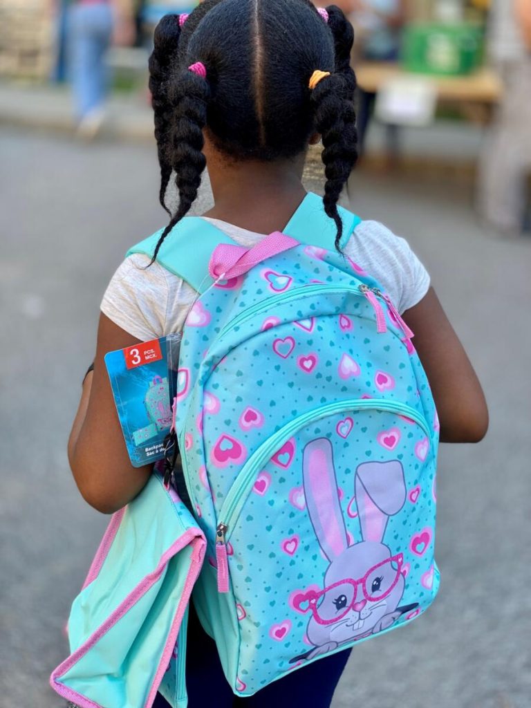 250 sacs à dos offerts gratuitement à de petits Lavallois Regroupement Partage est une organisation à but non lucratif dédiée à lutter contre l’insécurité alimentaire et l’exclusion sociale. (Photo gracieuseté)