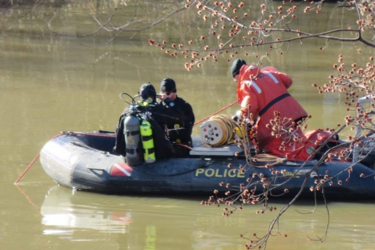 Les plongeurs de la SQ en renfort pour trouver un Lavallois disparu Des plongeurs de la Sûreté du Québec feront des recherches dans la rivière des Prairies pour tenter de retrouver Sébastien Brière, un homme de Laval disparu depuis près d’une semaine. (Photo 2M.Media – Archives)
