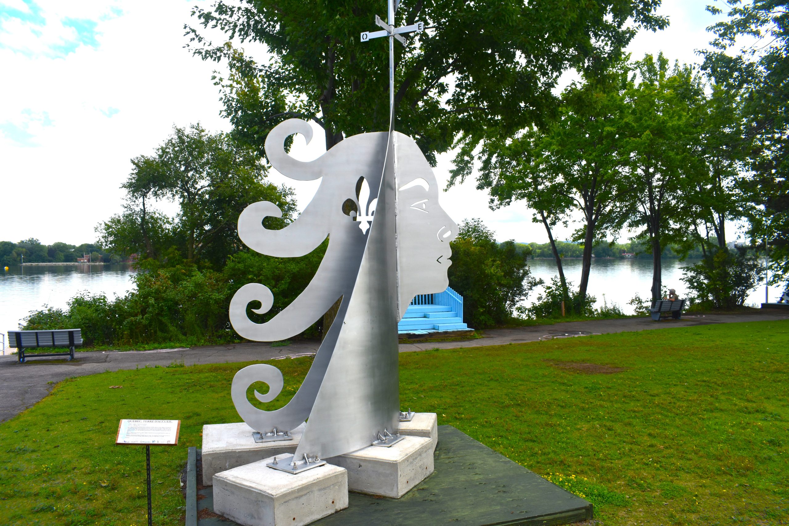 L’Ange de l’Acadie de Denis Leclerc en aluminium. (Photo 2M.Media – Emmanuelle Froment)