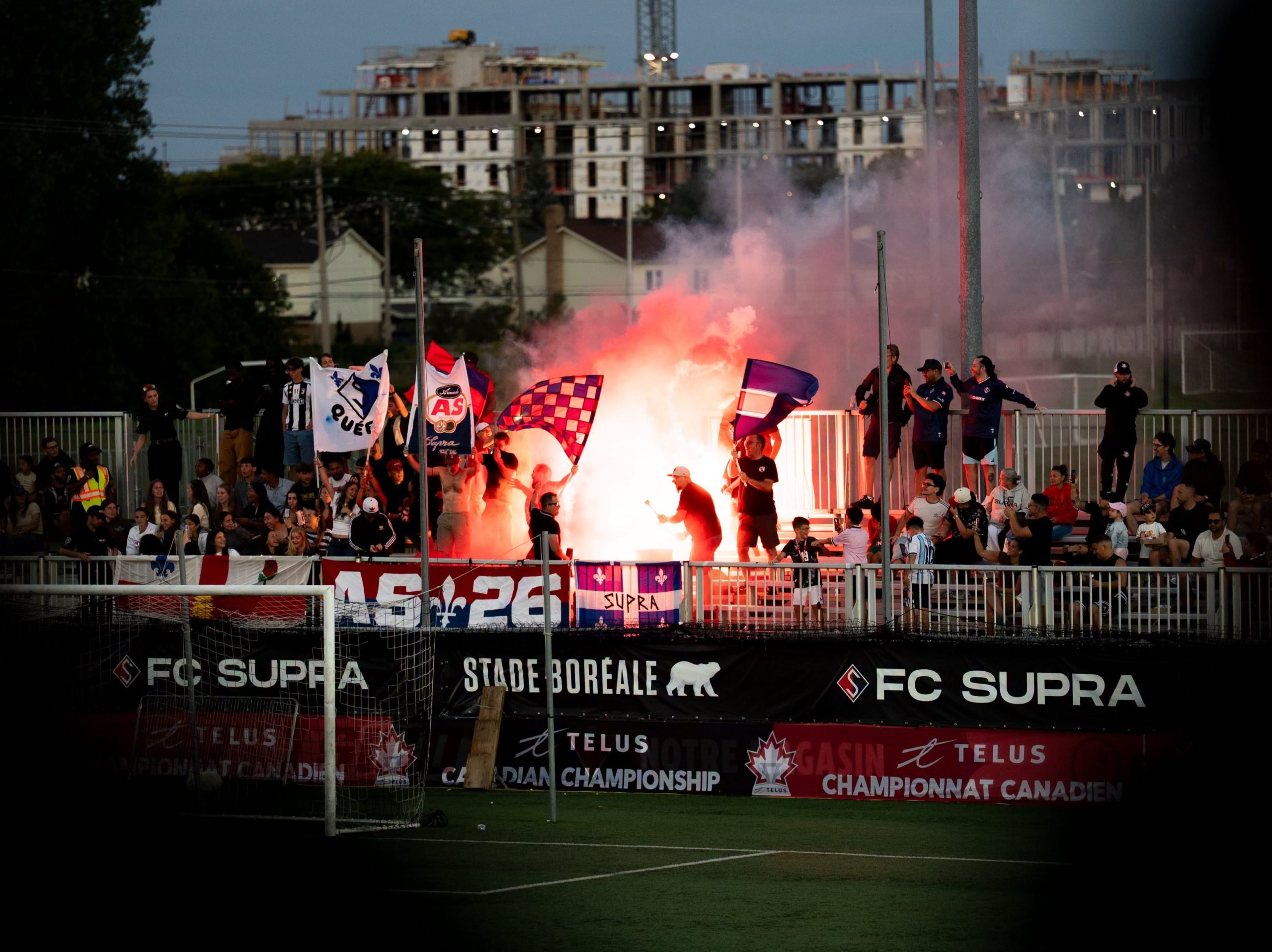 Le match s'est déroulé sous une belle ambiance devant plus de 3000 spectateurs. (Photo gracieuseté - FC Supra)