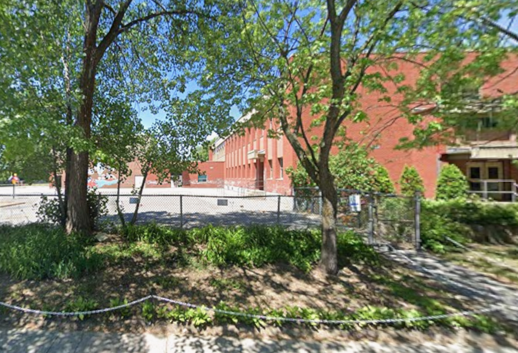 Le rendez-vous et début de cette cérémonie se feront dans la stationnement de l’école primaire Jules-Verne, dans Pont-Viau. (Photo Capture d’écran - GoogleMaps)