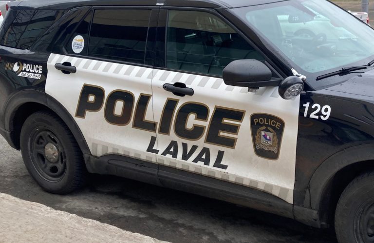 Un conducteur de 80 ans happe deux jeunes piétonnes à Laval Un conducteur âgé de 80 ans a heurté et blessé gravement deux jeunes femmes âgées de 23 et 26 ans à l’angle des boulevards des Laurentides et de la Concorde dans l’après-midi du lundi 31 août. (Photo 2M.Media – Archives)