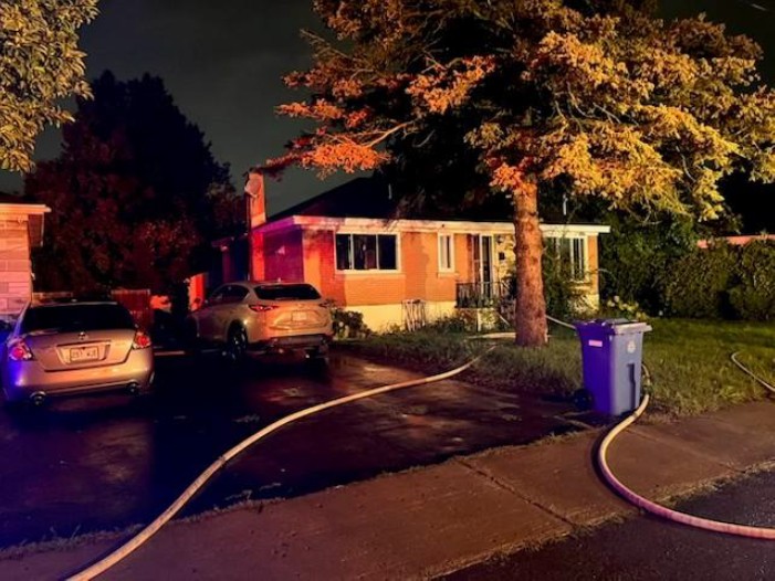 150 000$ de dégâts dans un feu de cause encore inconnue à Laval Les pompiers de Laval n’ont mis qu’une trentaine de minutes pour maîtriser ce feu survenu sur la 4e Rue, à Chomedey, dans la soirée du mercredi 2 septembre, et dont la cause est encore indéterminée. (Photo gracieuseté)