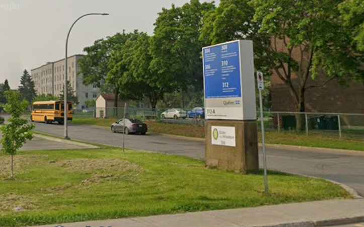 Un épisode de vandalisme impliquant de nombreux jeunes de l’établissement du Centre jeunesse de Laval, boulevard Cartier, a mené à trois arrestations. (Photo gracieuseté – GoogleMaps)