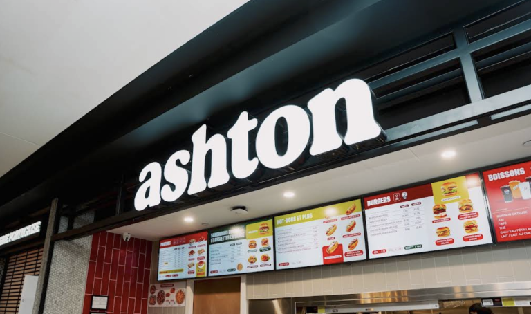 Le restaurant Ashton du Carrefour Laval sera le troisième de la chaîne québécoise à ouvrir ses portes dans le Grand Montréal. (Capture d'écran - Google Maps)