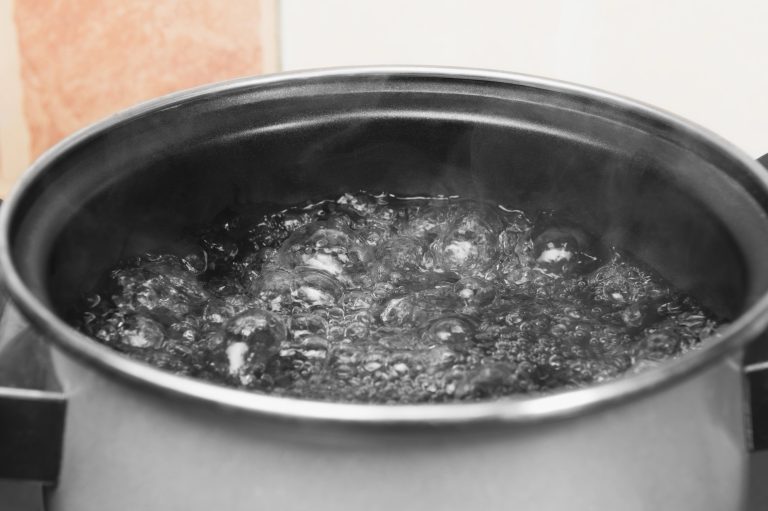Avis d’ébullition ou interruption d’eau dans cinq quartiers de Laval En ce moment des avis d’interruption ou d’ébullition d’eau ont été émis à Laval dans certains coins de Pont-Viau, Laval-des-Rapides, Chomedey, Duvernay et Saint-Vincent-de-Paul. (Photo gracieuseté - Depositphotos)
