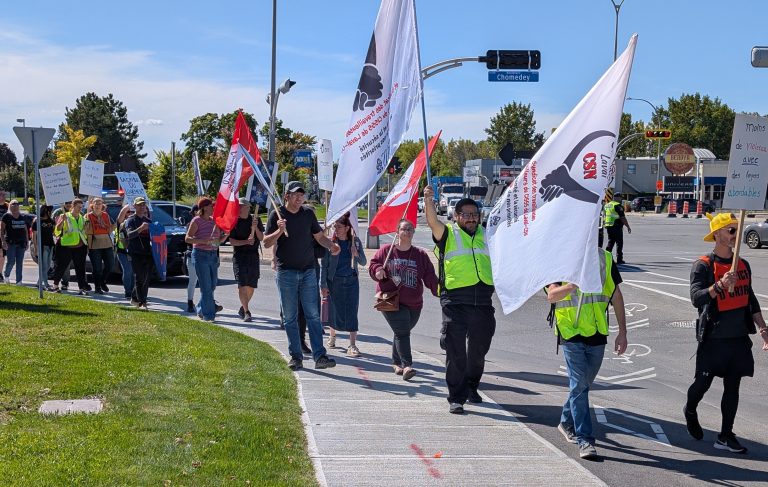 Les organisations syndicales à l’origine de cette manifestation espèrent attirer l’attention des différents paliers gouvernementaux, particulièrement celle des candidats lavallois aux élections provinciales 2026. (Photo gracieuseté)