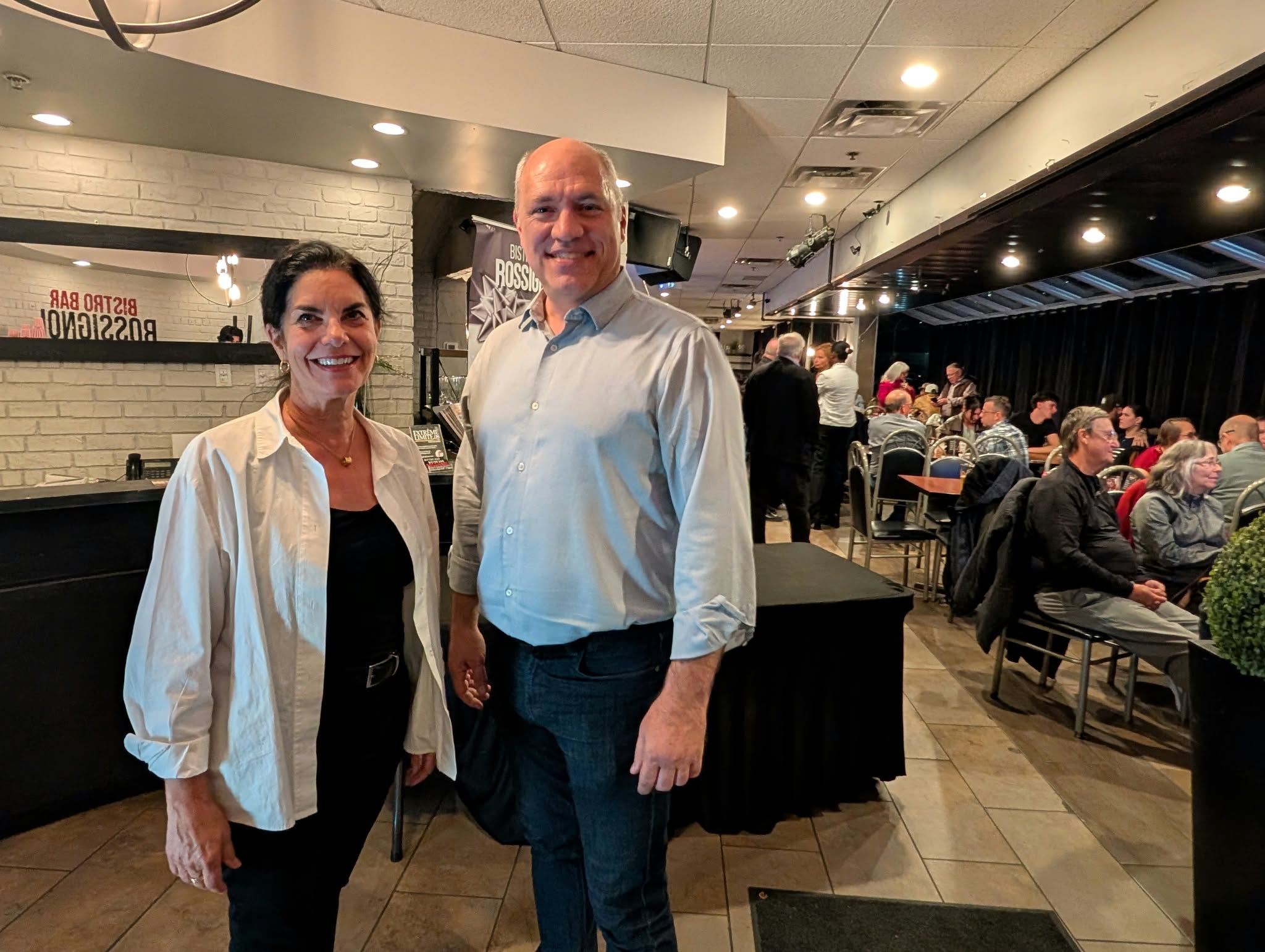 Lucie Létourneau (Fabre) et Vincent Bolduc (Sainte-Rose), tous deux candidats pour la Coalition avenir Québec. (Photo 2M.Media - Nicholas Pereira)