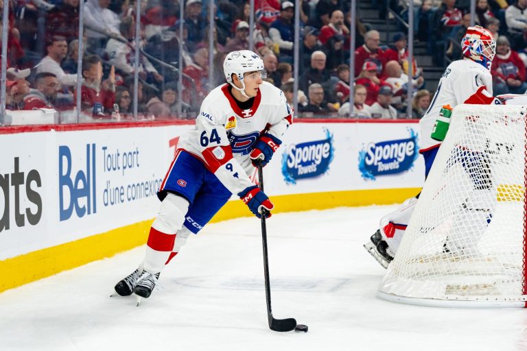 David Reinbacher connaissait un bon début de saison avec le Rocket de Laval avant son rappel. (Photo gracieuseté - Laurent Corbeil / Club de hockey Canadien inc.)