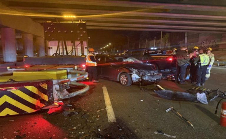Un accident à haute vélocité impliquant trois véhicules a fait deux blessés sur l’autoroute 15, hauteur du boulevard Cartier, à Laval, dans la soirée du samedi 17 octobre. (Photo gracieuseté)