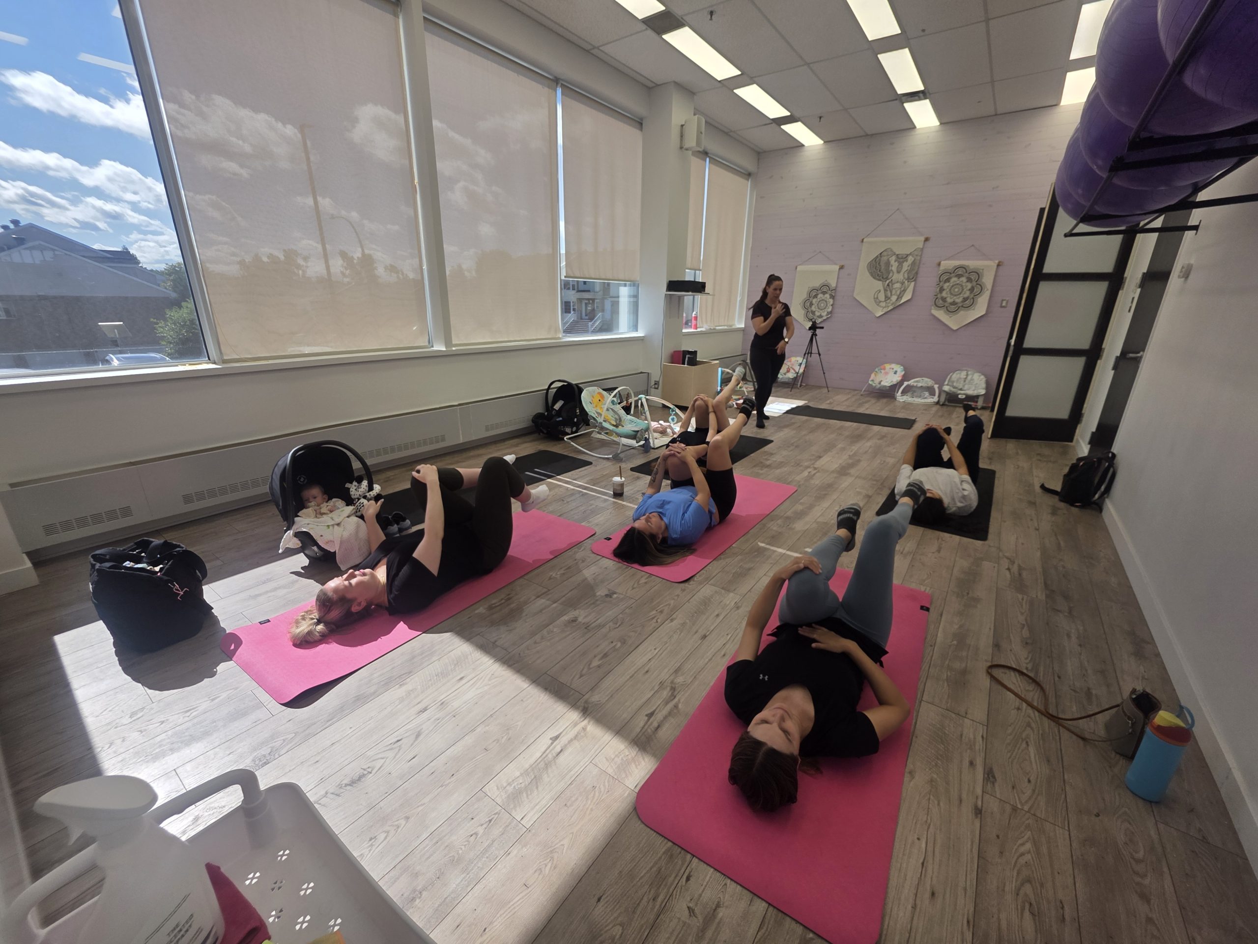 Les cours de Bougeotte et Placotine sont donnés par des spécialistes des besoins des femmes et adaptés aux capacités et besoins de chacune. (Photo 2M.Media – Corinne Prince)