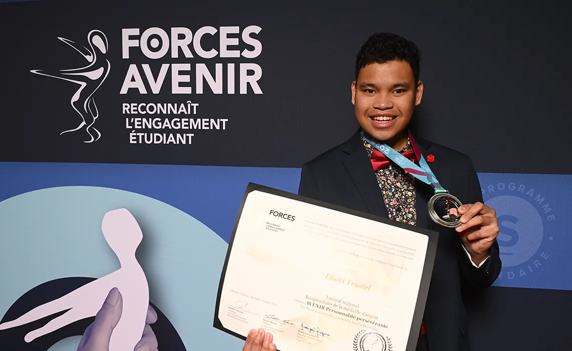 Eliott Trudel, élève d’Horizon Jeunesse impliqué auprès de ses collègues vivant avec un trouble de langage. (Photo gracieuseté - Gala Forces AVENIR)