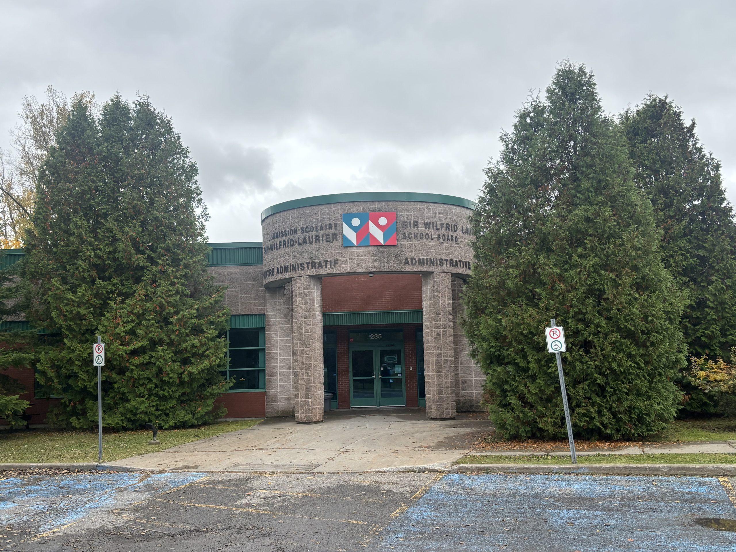 La CSSWL détient présentement 11 écoles primaires et 3 écoles secondaires desservant 5550 élèves sur le territoire lavallois. (Photo 2M.Media – Maggie L’Écuyer)
