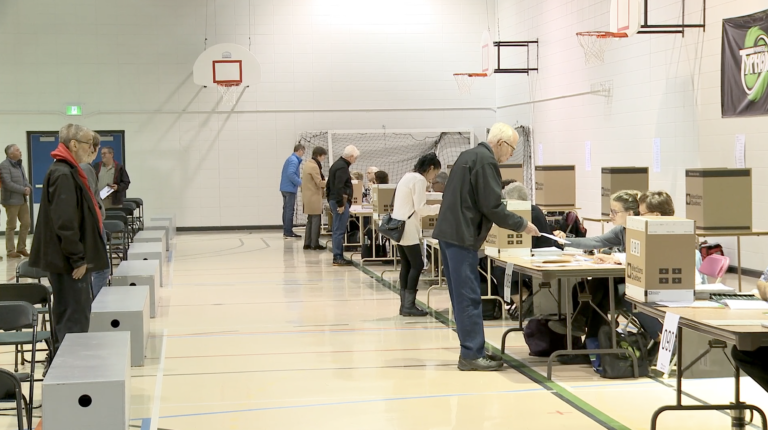 Les bureaux de vote s’ouvriront dès 9h30 ce lundi matin, jour d’élections provinciales. Les électeurs pourront y exercer leur devoir de citoyen jusqu’à la fermeture des portes à 20h. (Photo gracieuseté – Élections Québec)