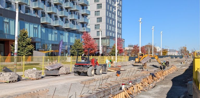 Une seule voie en direction est ouverte à la circulation sur la rue Claude-Gagné. (Photo 2M.Media – Nicholas Pereira)