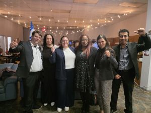 Dans l'ordre habituel: Mathieu Trottier-Kavanagh, candidat dans Mille-Îles, Fatima Aboubkar, candidate dans Laval-des-Rapides, Catherine Dansereau-Redhead, candidate dans Fabre, Judith Cardin, candidate dans Sainte-Rose, Marie-Jeanne Rivest, candidate dans Chomedey, et Amin Ouazragh-Marchand, candidat dans Vimont-Auteuil. (Photo 2M.Media - Corinne Prince)