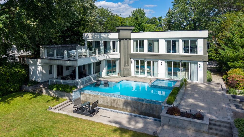 Maison située au 1181, rue José, à Laval, en vente à 3 895 000$. (Capture d'écran - Centris)